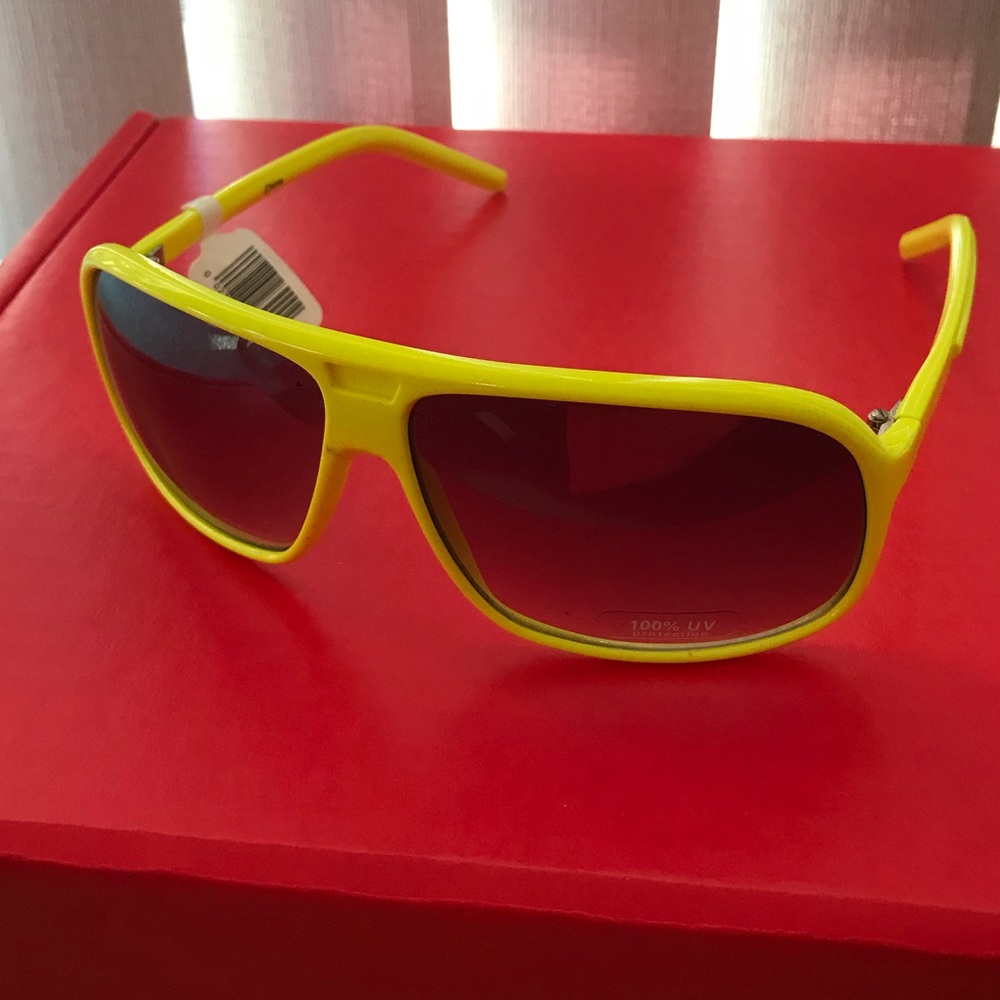 NWT Bright yellow sunglasses